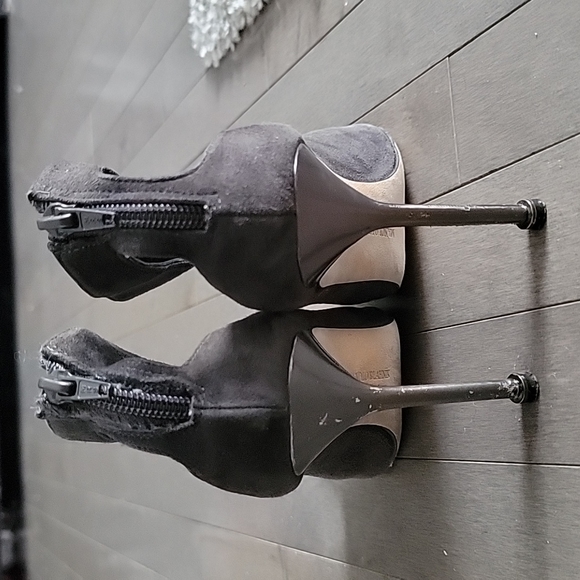 Grey Suede Monolo Blahnik heels - Picture 7 of 7